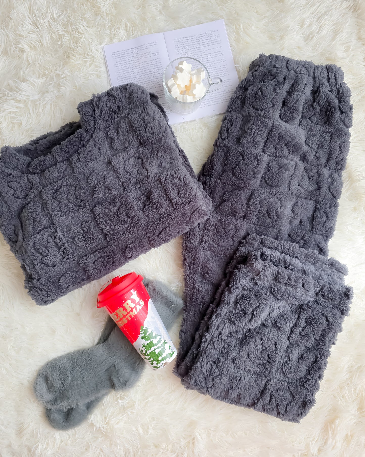 PIJAMA BUNNIES CINZA + meias + copo de Natal