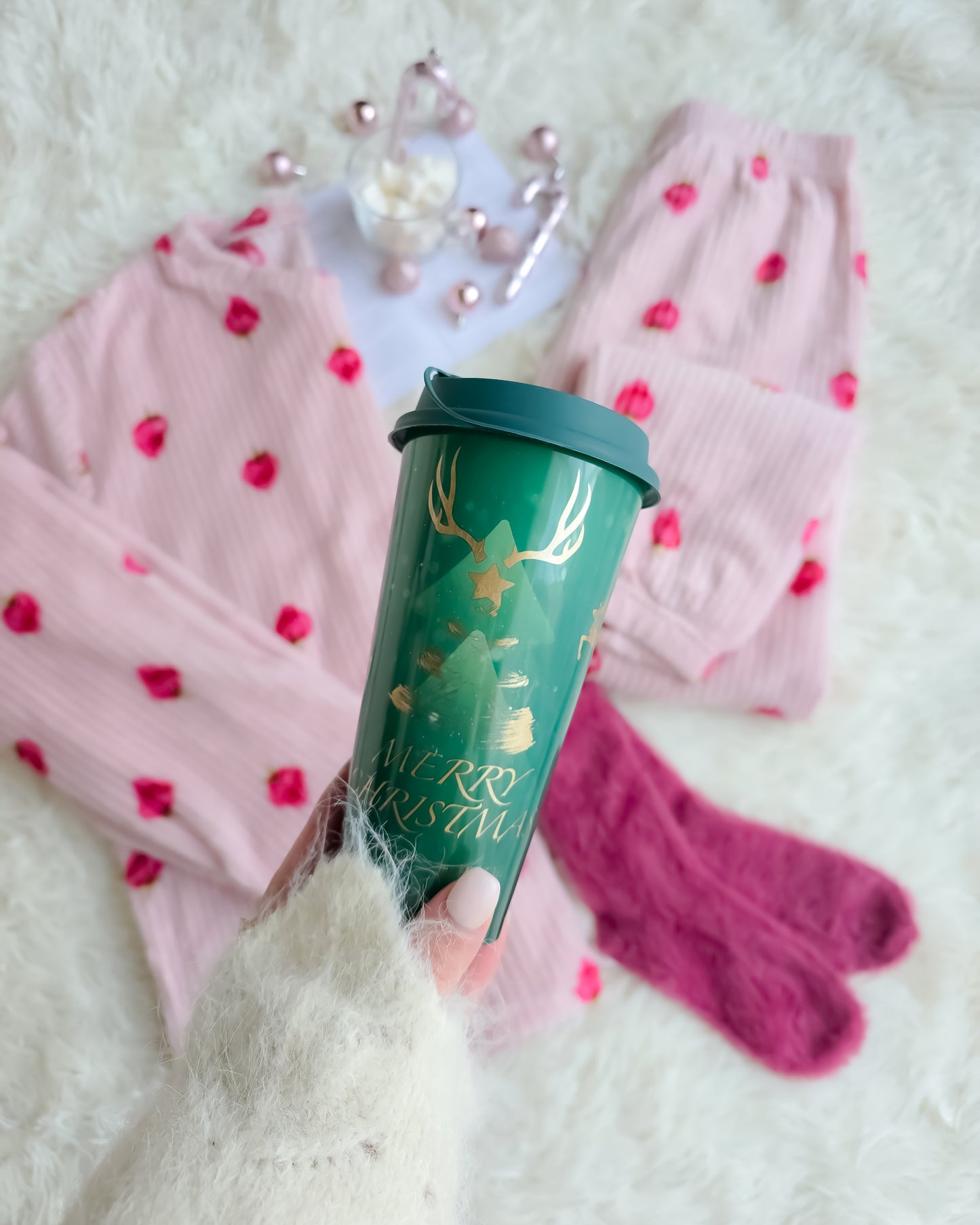 PIJAMA MORANGO + meias + copo de Natal