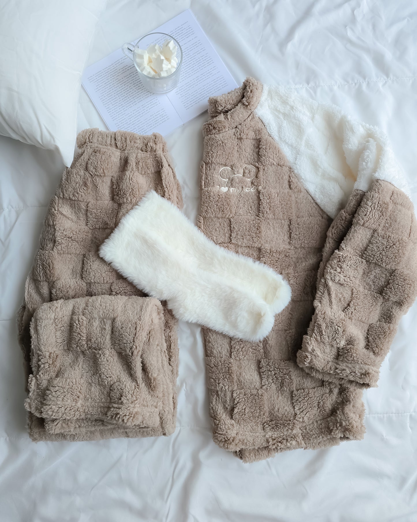 PIJAMA CAT BEGE + OFERTA meias