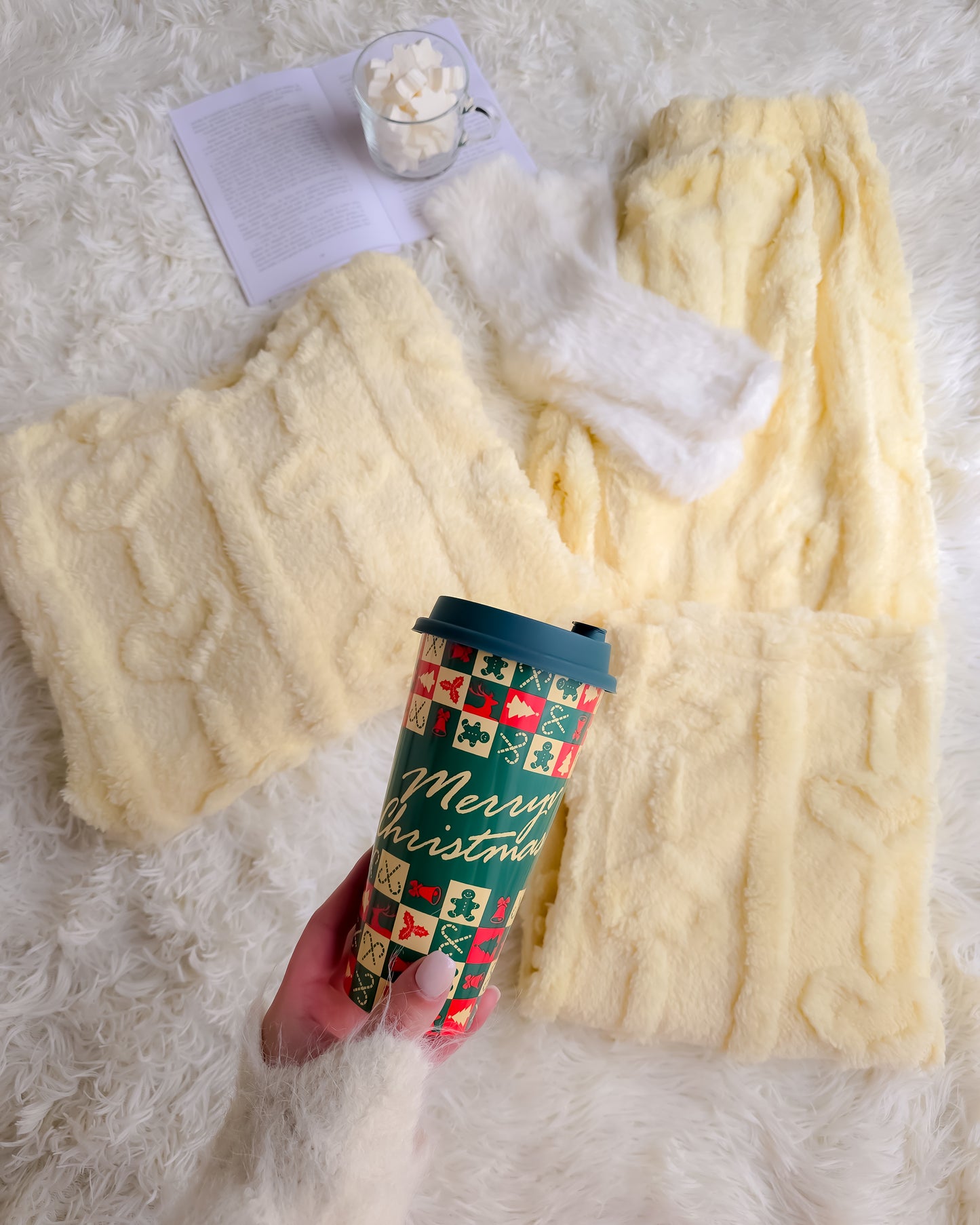 PIJAMA CORAÇÃO AMARELO + meias + copo de Natal