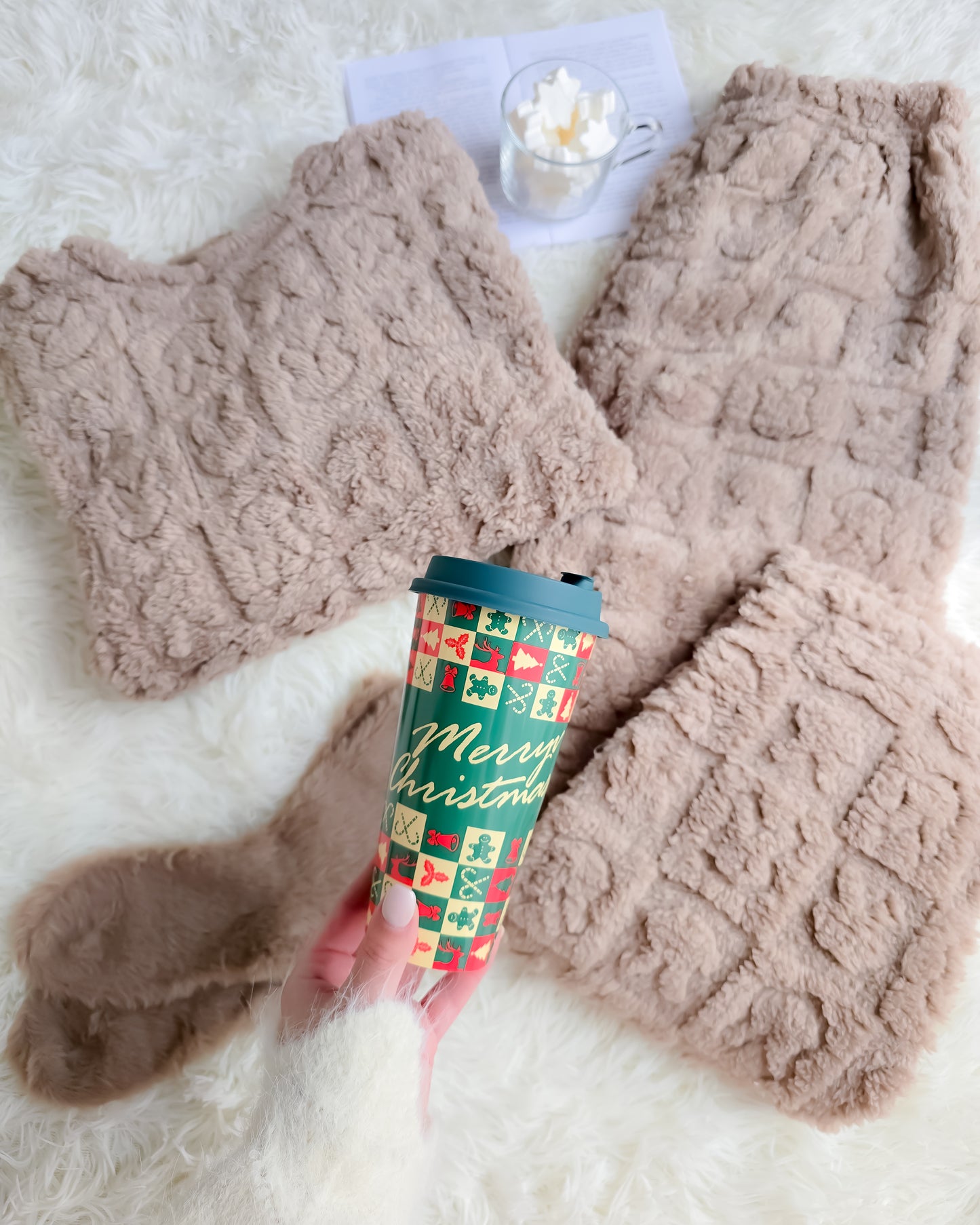 PIJAMA BUNNIES BEGE + meias + copo de Natal