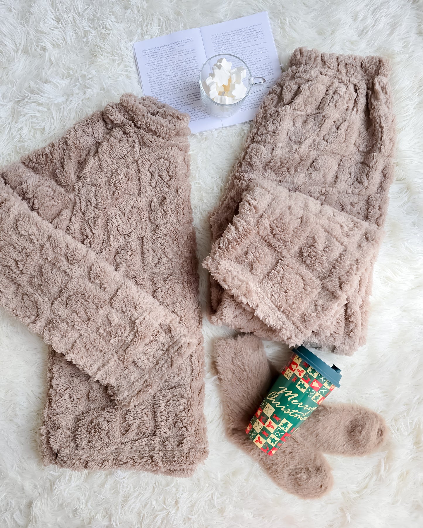 PIJAMA BUNNIES BEGE + meias + copo de Natal