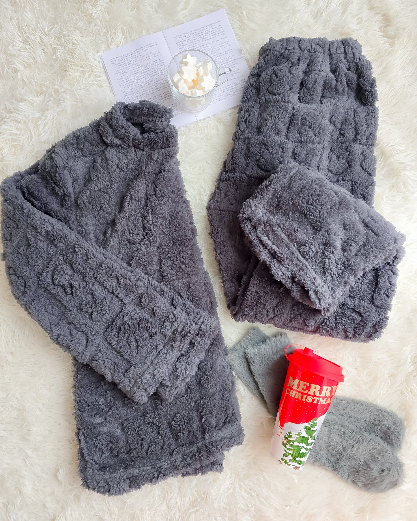 PIJAMA BUNNIES CINZA + meias + copo de Natal