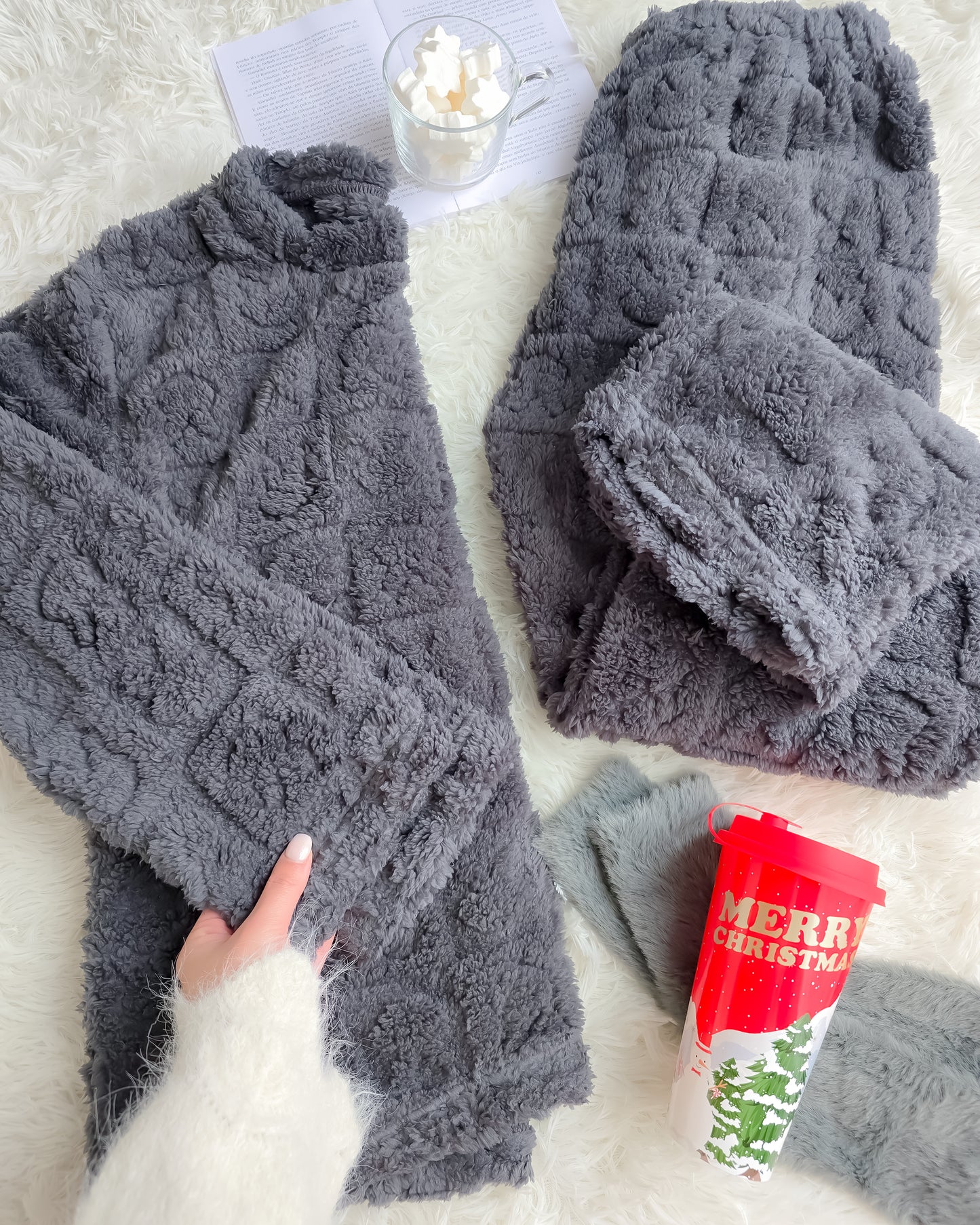 PIJAMA BUNNIES CINZA + meias + copo de Natal