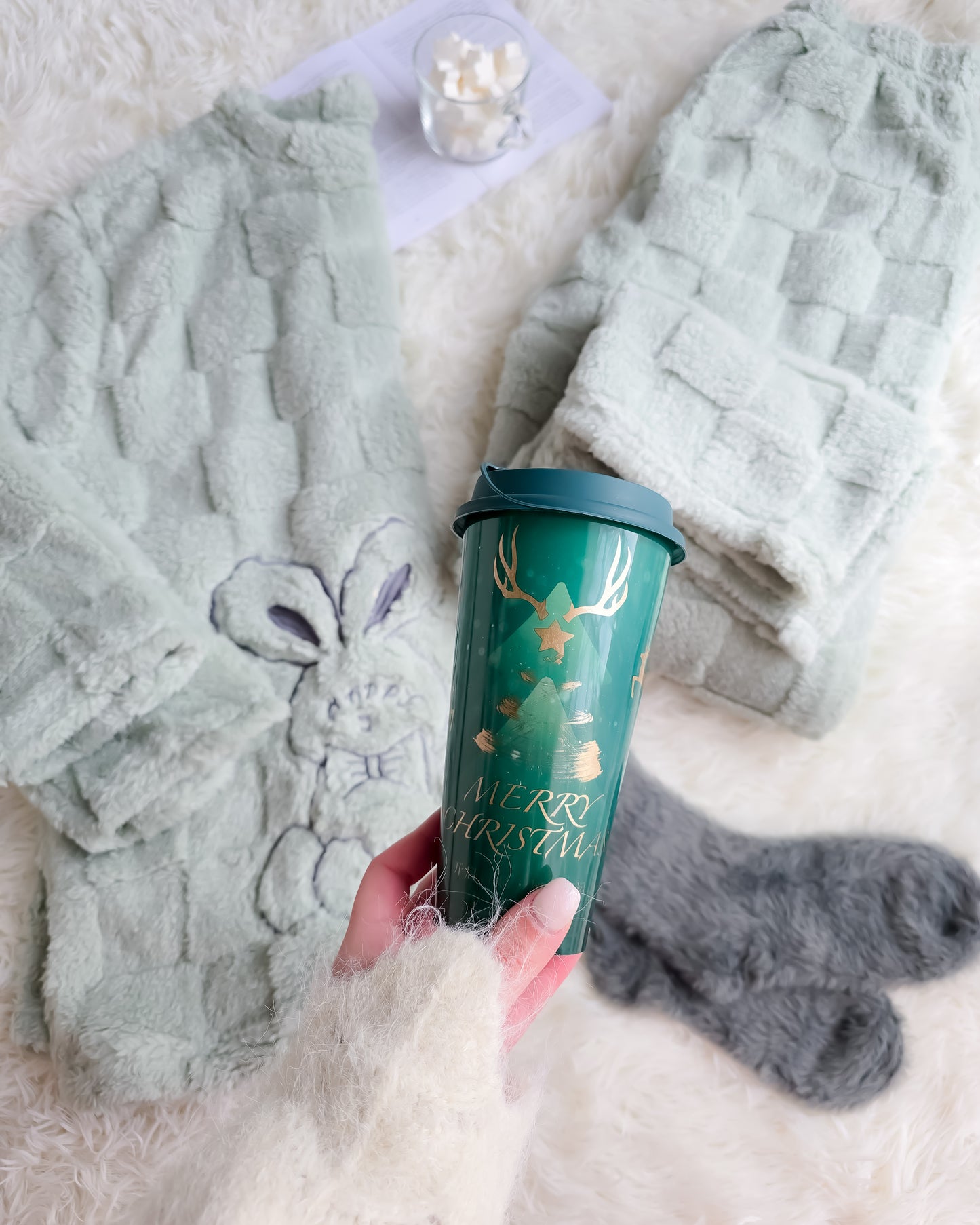 PIJAMA COELHO VERDE + meias + copo de Natal