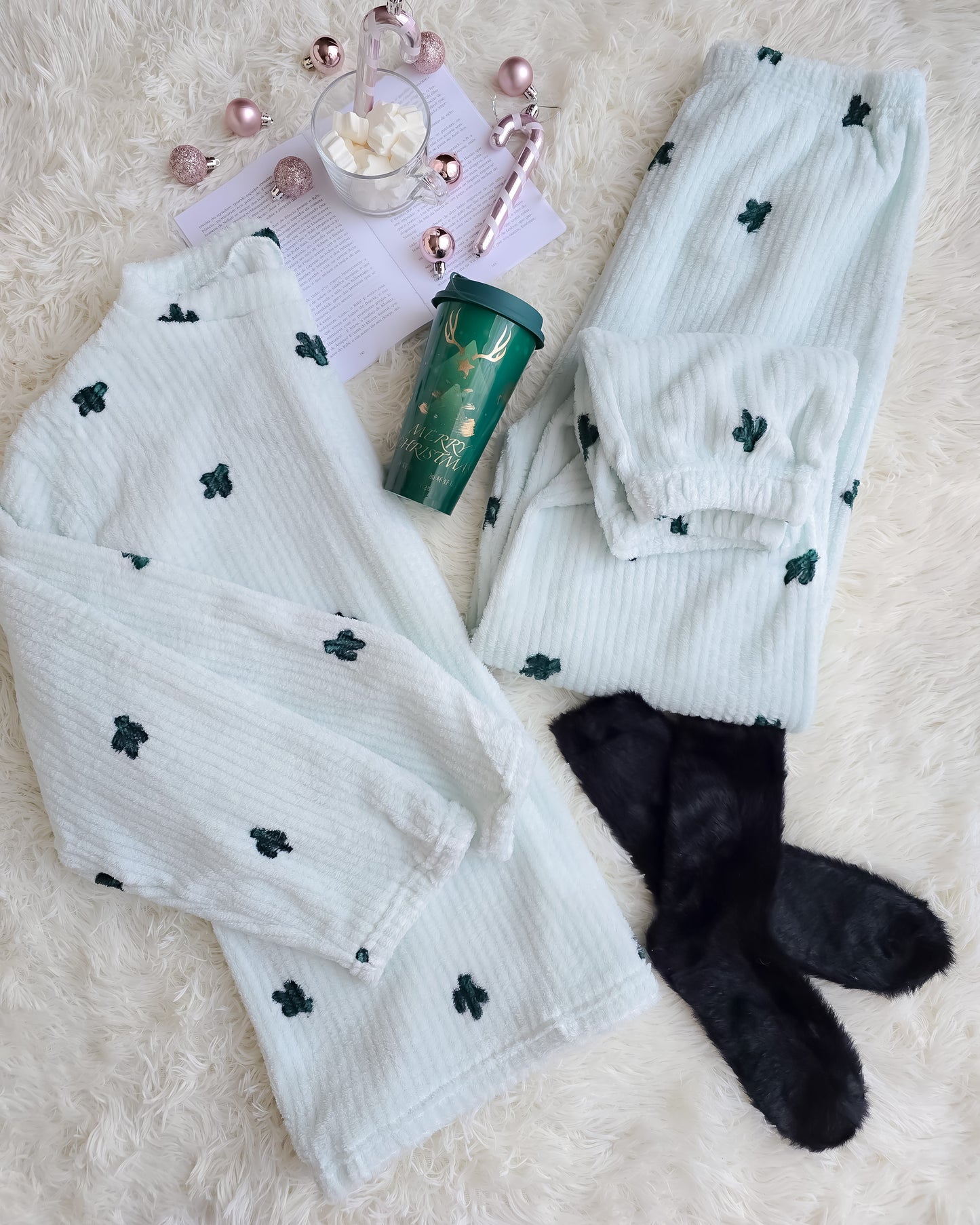 PIJAMA CATO + meias + copo de Natal