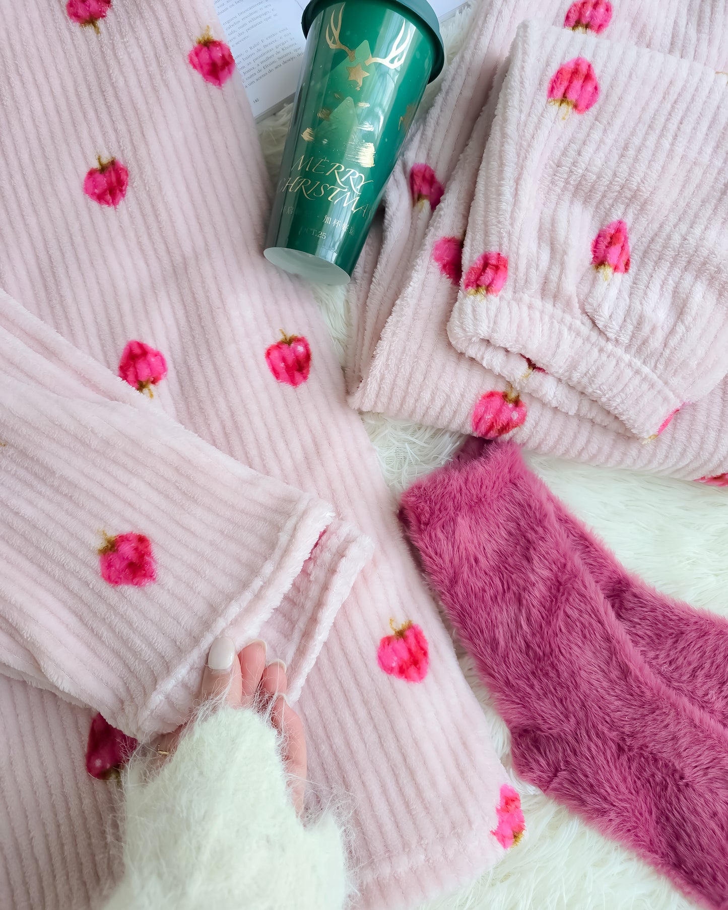 PIJAMA MORANGO + meias + copo de Natal
