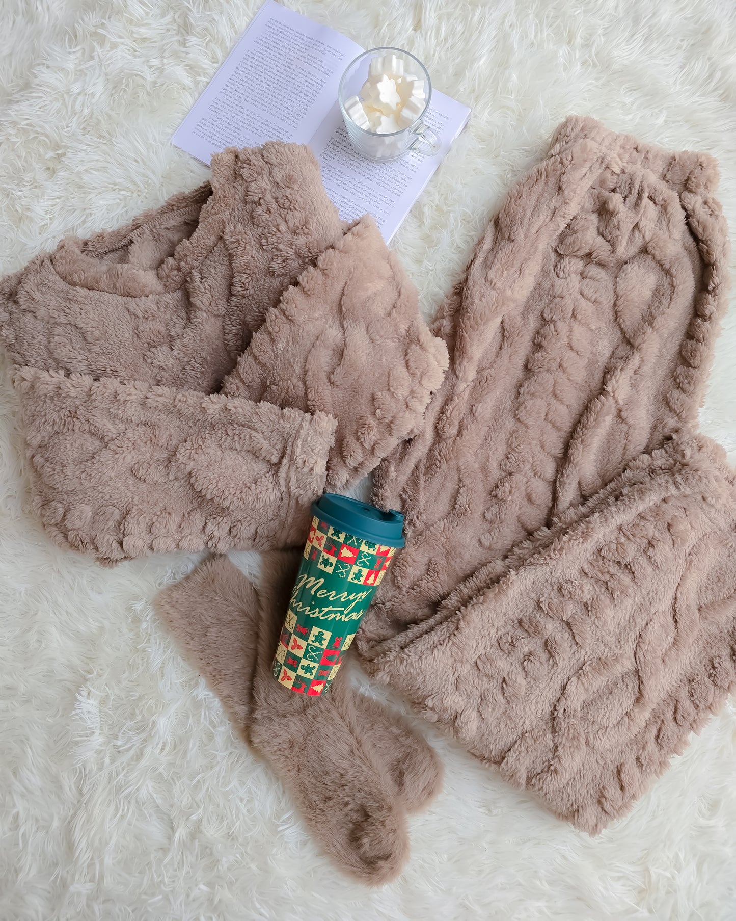 PIJAMA FOFO CASTANHO + OFERTA meias