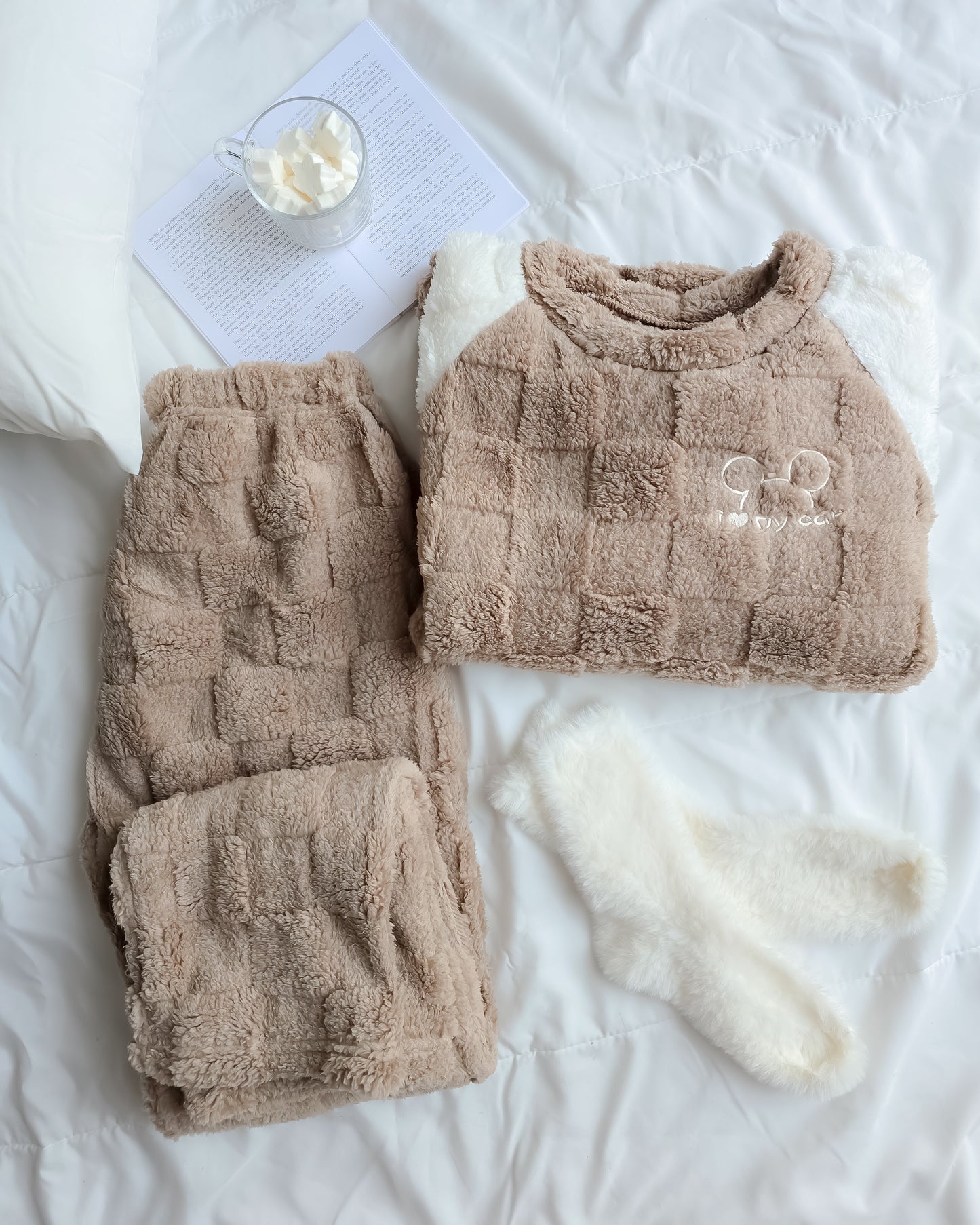 PIJAMA CAT BEGE + OFERTA meias