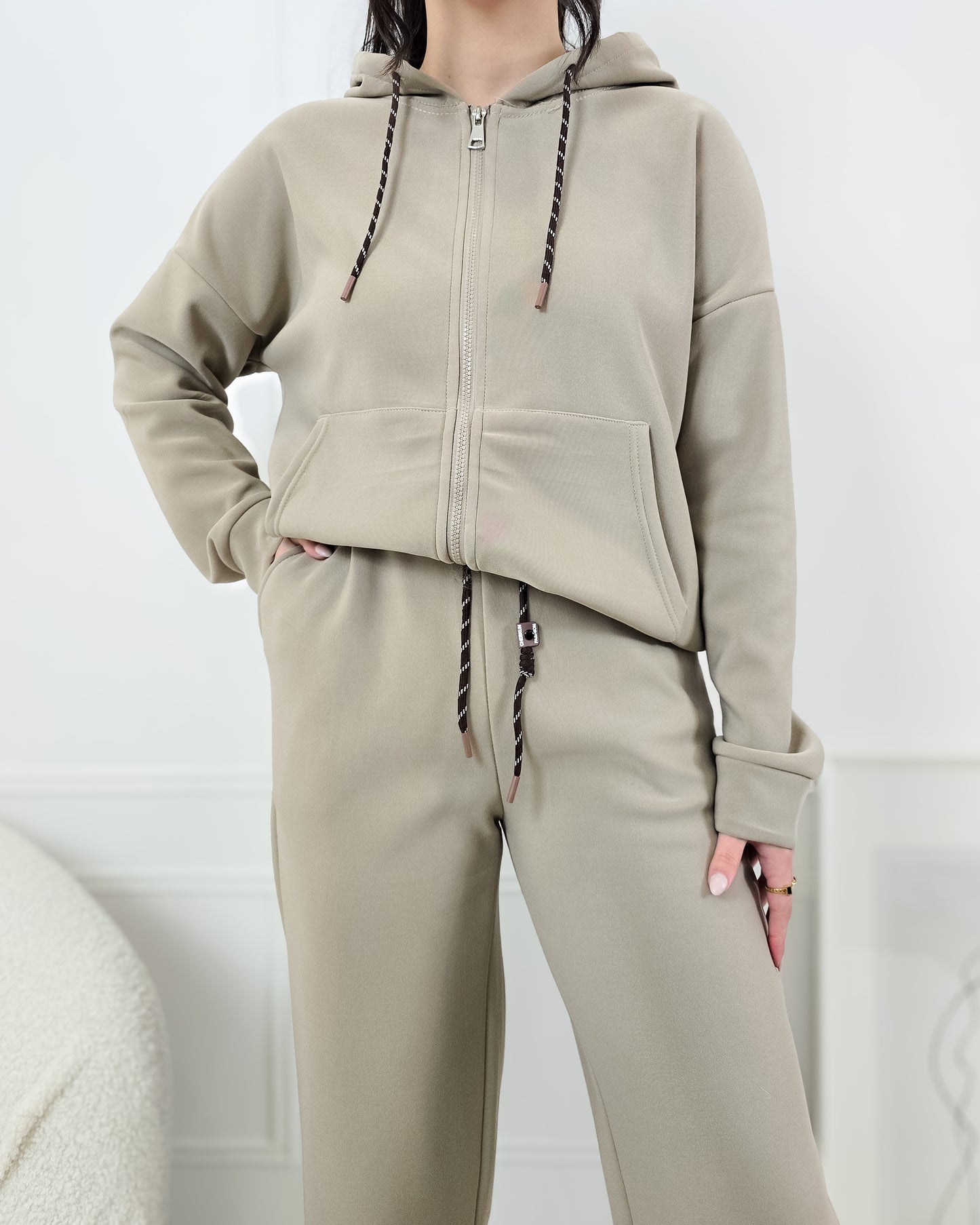 FATO DE TREINO CARDADO BEGE